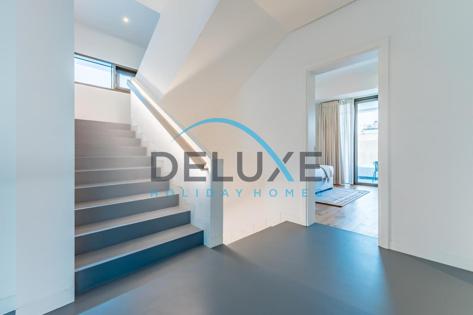 Elegant 6br Beachfront With Rooftop And Own Pool By Deluxe Homes *